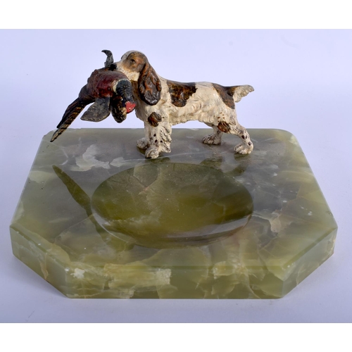 352 - AN ART DECO COLD PAINTED BRONZE ASHTRAY modelled as a hound holding a game bird. 17 cm x 17 cm.