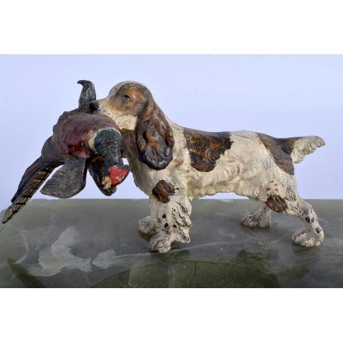 352 - AN ART DECO COLD PAINTED BRONZE ASHTRAY modelled as a hound holding a game bird. 17 cm x 17 cm.