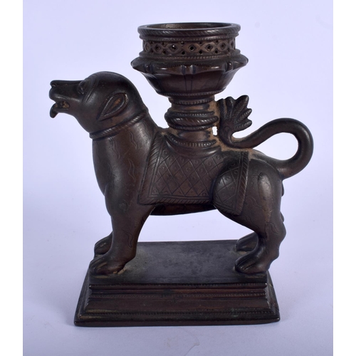355 - A 17TH/18TH CENTURY CONTINENTAL AQUAMANILE TYPE BRONZE decorated with motifs. 10 cm x 12 cm.