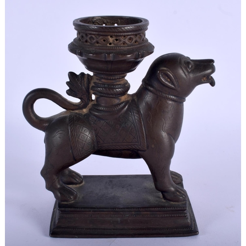 355 - A 17TH/18TH CENTURY CONTINENTAL AQUAMANILE TYPE BRONZE decorated with motifs. 10 cm x 12 cm.