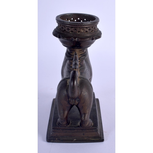 355 - A 17TH/18TH CENTURY CONTINENTAL AQUAMANILE TYPE BRONZE decorated with motifs. 10 cm x 12 cm.