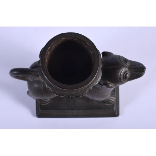 355 - A 17TH/18TH CENTURY CONTINENTAL AQUAMANILE TYPE BRONZE decorated with motifs. 10 cm x 12 cm.