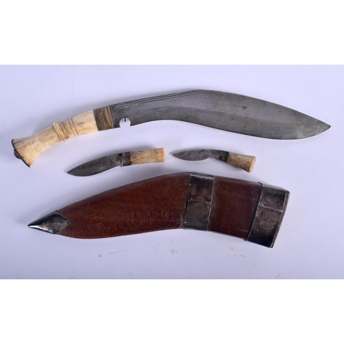 358 - A 19TH CENTURY ANGLO INDIAN SANDALWOOD CASKET together with a similar tray and two kukri daggers. La... 