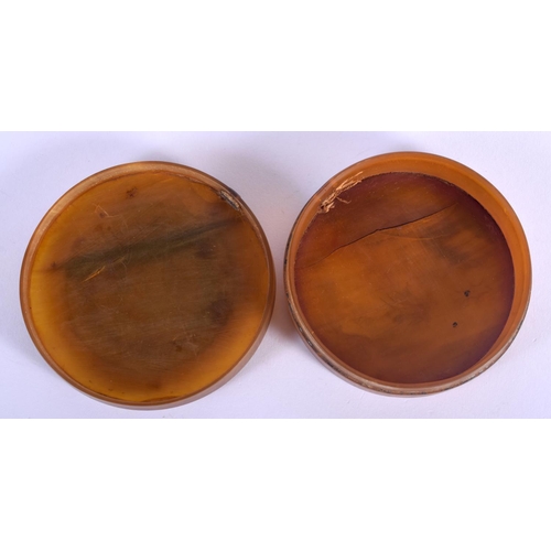 415 - AN 18TH CENTURY EUROPEAN HORN CIRCULAR BOX AND COVER decorated with foliage and urns. 7.5 cm diamete... 