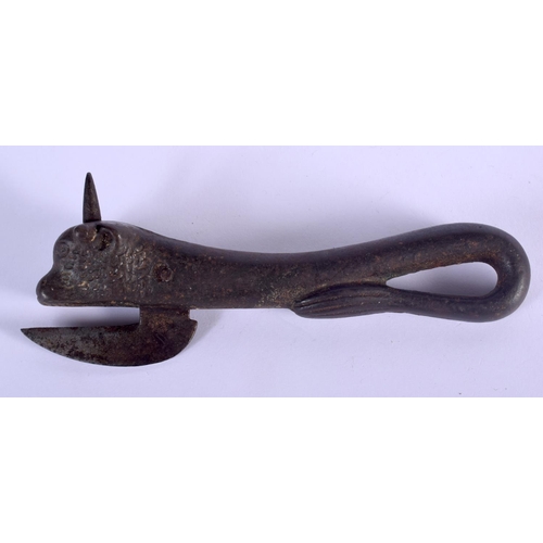 427 - A VERY UNUSUAL 19TH CENTURY EUROPEAN CAST IRON BULL HEAD KNIFE C1830. 16 cm long.