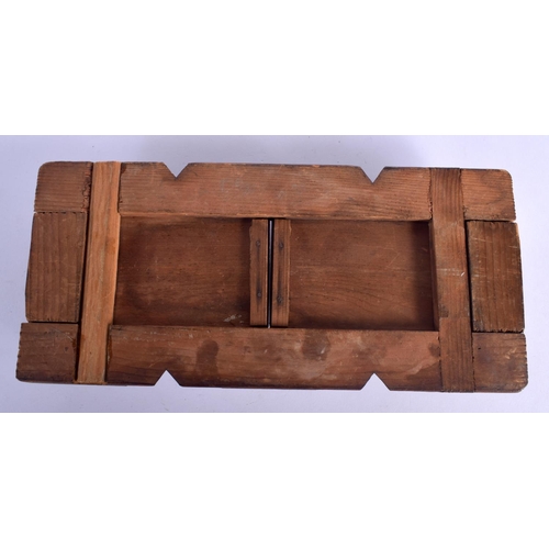 431 - AN EARLY 20TH CENTURY BAVARIAN BLACK FOREST SLIDING BOOK RACK formed as standing bears. 44 cm x 12 c... 