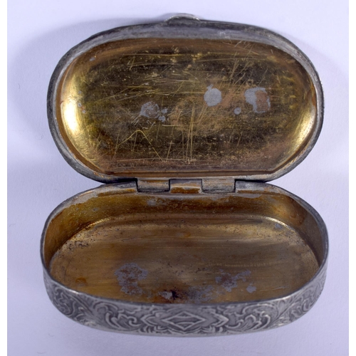 460 - A CHARMING 19TH CENTURY PEWTER EQUESTRIAN SNUFF BOX decorated with foliage. 5.75 cm x 3 cm.