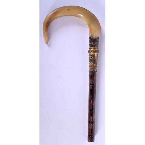 470 - A 19TH CENTURY CONTINENTAL CARVED RHINOCEROS HORN PARASOL HANDLE with bamboo shaft. 22 cm long.