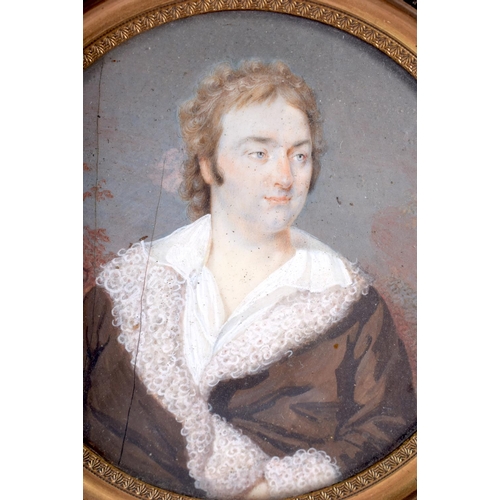 479 - A GEORGE III PAINTED IVORY MINIATURE depicting a male wearing ruffled clothing. Image 8 cm diameter.