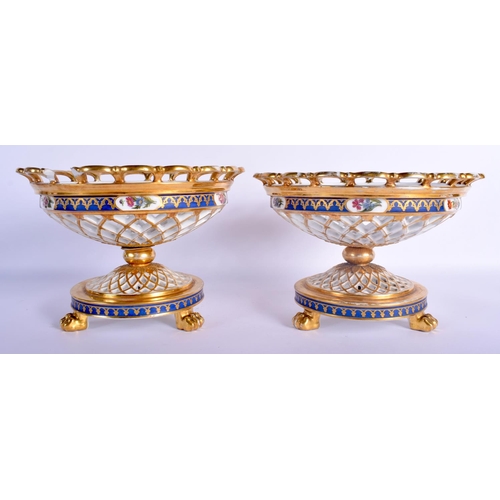 61 - A PAIR OF EARLY 19TH CENTURY FRENCH PARIS EMPIRE PORCELAIN PEDESTAL COMPORTS painted with flowers. 1... 