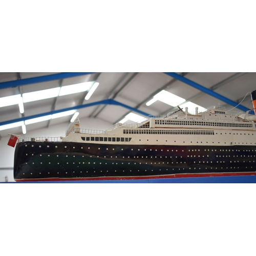 433 - A VERY LARGE MID 20TH CENTURY PAINTED SCRATCH BUILT MODEL BOAT OF THE QUEEN MARY modelled upon a pai... 
