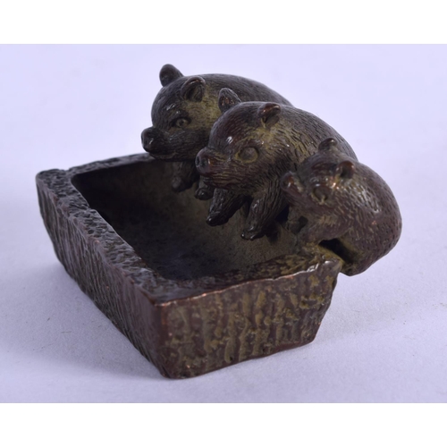 1000 - A JAPANESE BRONZE PIG OKIMONO. 101 grams. 3.75 cm x 4.5 cm.