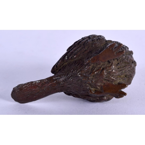 1001 - A JAPANESE BRONZE BIRD OKIMONO. 115 grams. 5.5 cm x 3.75 cm.