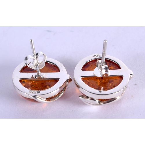 1003 - A PAIR OF SILVER AND AMBER EARRINGS. 5 grams. 1.5 cm wide.