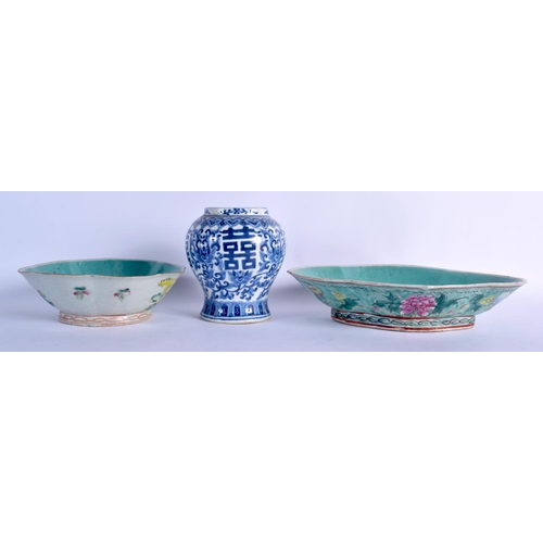 1005 - AN EARLY 20TH CENTURY CHINESE FAMILLE ROSE BOWL Late Qing/Republic, together with a bowl and vase. L... 