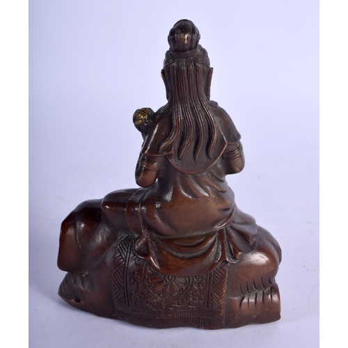 1029 - A CHINESE BRONZE FIGURE OF GUANYIN 20th Century. 461 grams. 12.5 cm x 9.5 cm.