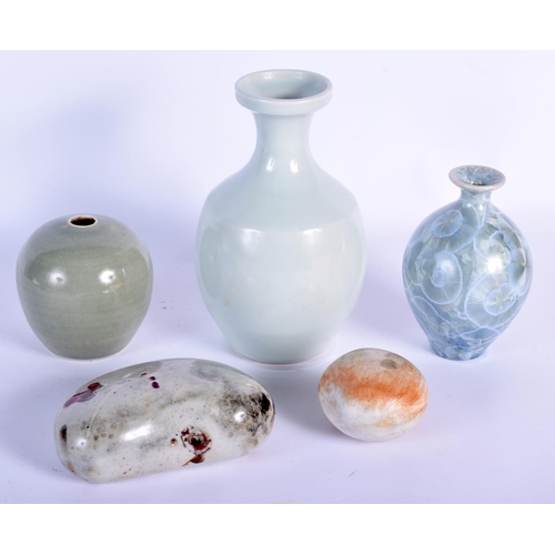 103 - AN ELIS BLUMER CRYSTALLINE GLAZED VASE together with four other studio ceramics. Largest 14 cm high.... 