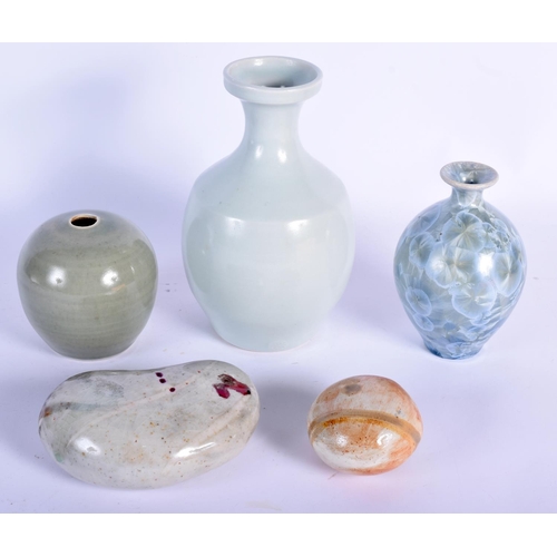 103 - AN ELIS BLUMER CRYSTALLINE GLAZED VASE together with four other studio ceramics. Largest 14 cm high.... 