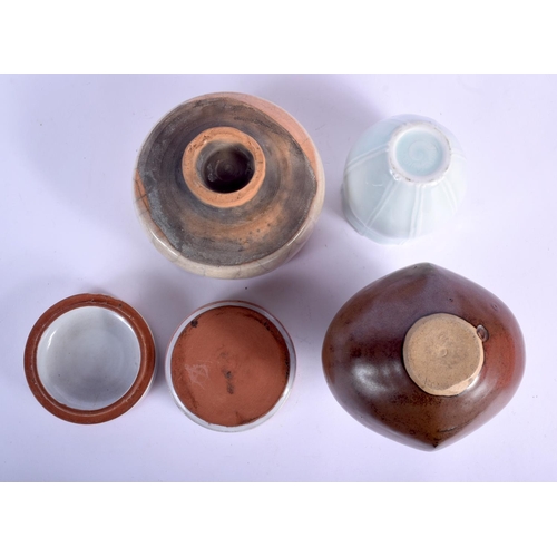 106 - A JULIE AYTON SMALL CELADON POT together with a Raku vase etc. Largest 18 cm wide. (5)