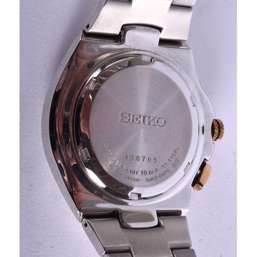 1086 - A BOXED SEIKO KINETIC WRISTWATCH.  Dial 4.8cm inc crown, weight 157g