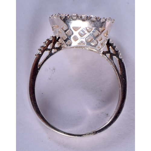 1098 - A SILVER RING INSET WITH A CZ STONE.  Size P, weight 4.3g