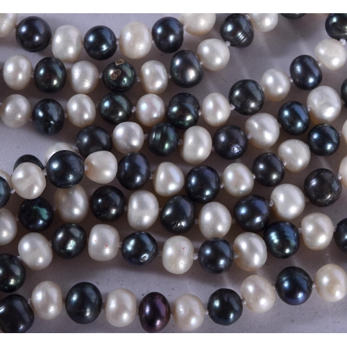 1101 - A GREY AND WHITE PEARL NECKLACE.  124cm long, weight 85g, pearls 6.2mm diameter