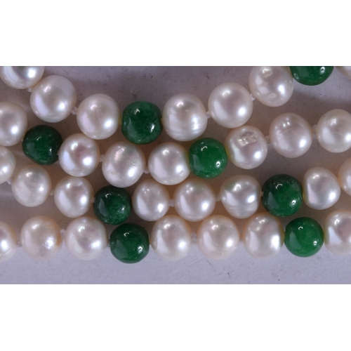 1140 - A JADE AND PEARL NECKLACE WITH 18CT GOLD CLASP.  Stamped 18K, length 30.6cm, weight 30.6g, beads 7mm