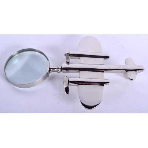 1165 - A NOVELTY MAGNIFYING GLASS. 24 cm x 16 cm.