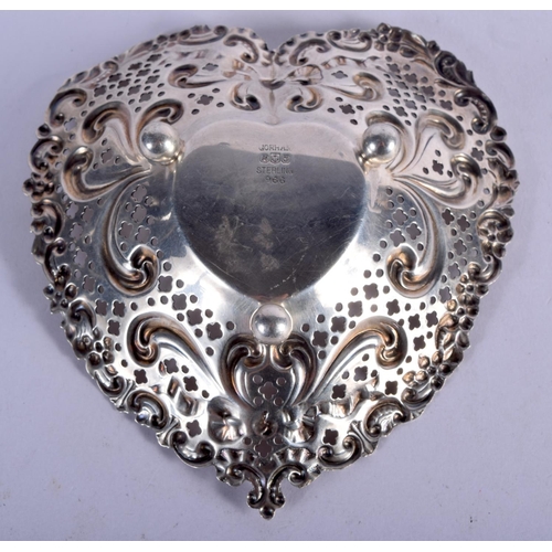 1186 - AN EDWARDIAN SILVER HEART SHAPED DISH. 73 grams. 12 cm x 3 cm.