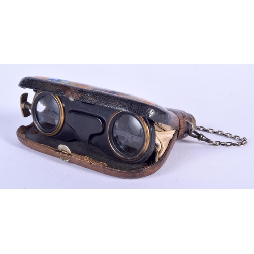 182 - A VERY RARE PAIR OF 19TH CENTURY ENAMELLED LEATHER FOLDING OPERA GLASSES A Mignonne, painted with th... 