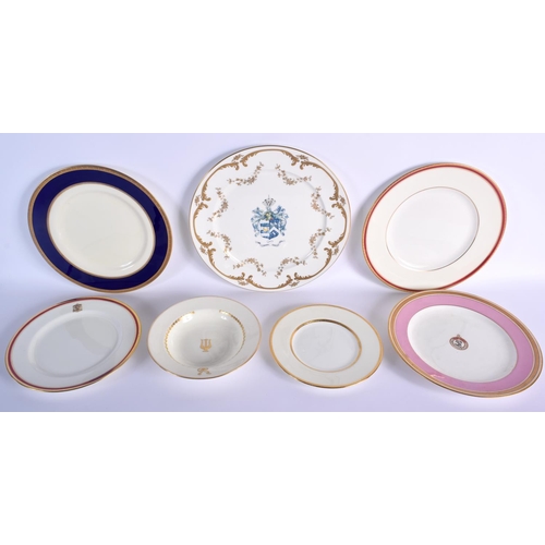 206 - 20th c. Minton large charger painted with an armorial crest with the motto Semens , Duke 1953  1983 ... 