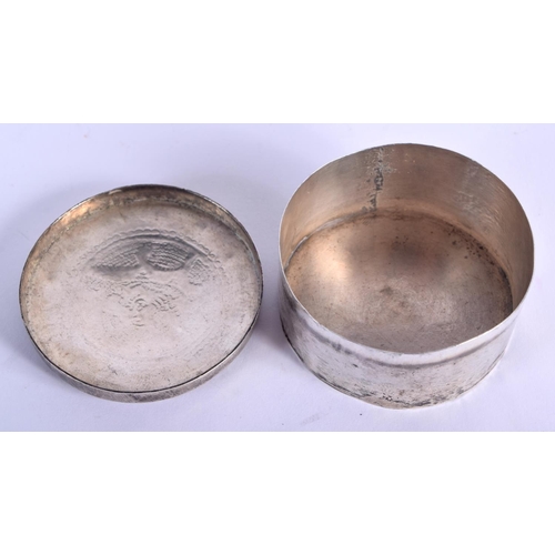 359 - A VINTAGE MIDDLE EASTERN SILVER BOX AND COVER. 29 grams. 5 cm x 2.5 cm.