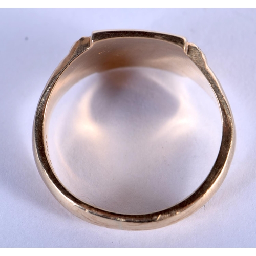 667 - A 9CT GOLD RING. 6.8 grams. T.