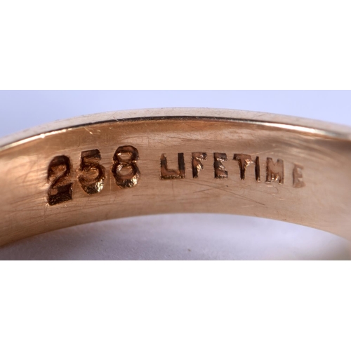 667 - A 9CT GOLD RING. 6.8 grams. T.