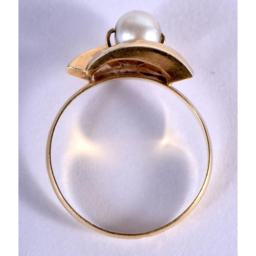 715 - A GOLD AND PEARL RING. 2 grams. R.