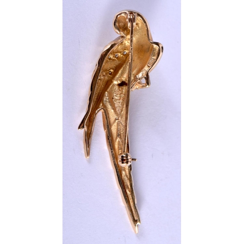 723 - A SILVER GILT BIRD BROOCH. 8 grams. 5.5 cm x 1.5 cm.