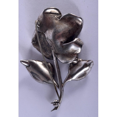 731 - A SILVER FLOWER BROOCH. 30 grams. 7 cm x 4.5 cm.