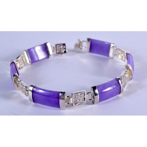 735 - A SILVER LAVENDER JADE BRACELET. 13 grams. 18 cm long.