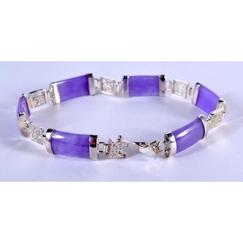 735 - A SILVER LAVENDER JADE BRACELET. 13 grams. 18 cm long.