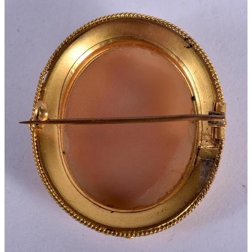 747 - AN ANTIQUE CAMEO BROOCH. 17 grams. 4.75 cm x 4 cm.