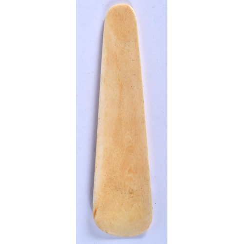 798 - A CONTINENTAL BONE SHOE HORN. 28 grams. 1.5 cm x 8 cm.