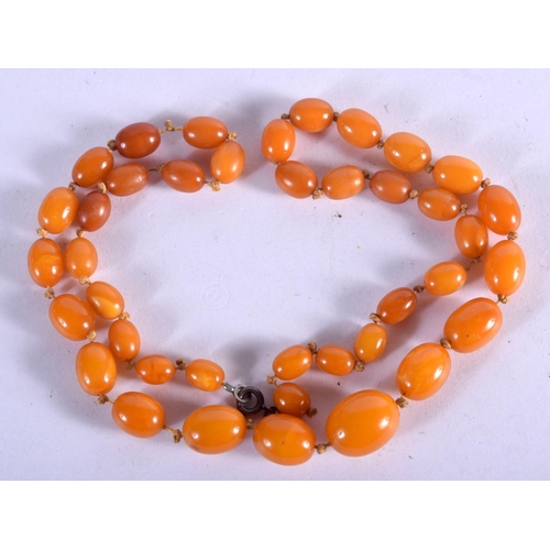 806 - AN AMBER NECKLACE. 17.8 grams. 53 cm long.