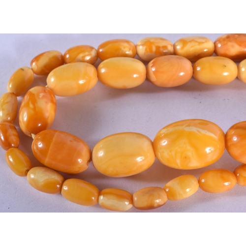 820 - AN AMBER NECKLACE. 21.5 grams. 47 cm long.