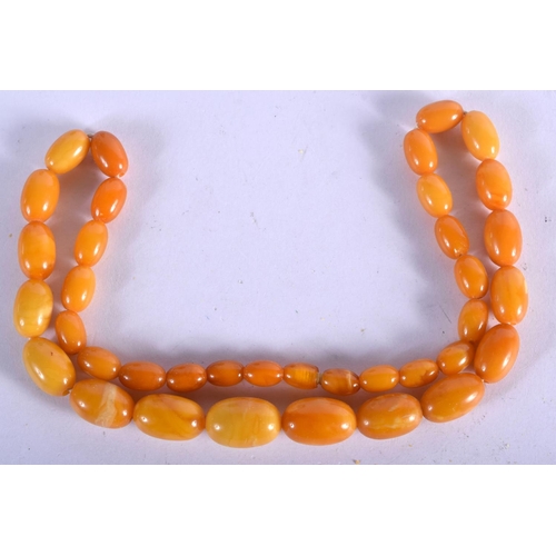 821 - AN AMBER NECKLACE. 20 grams. 48 cm long.