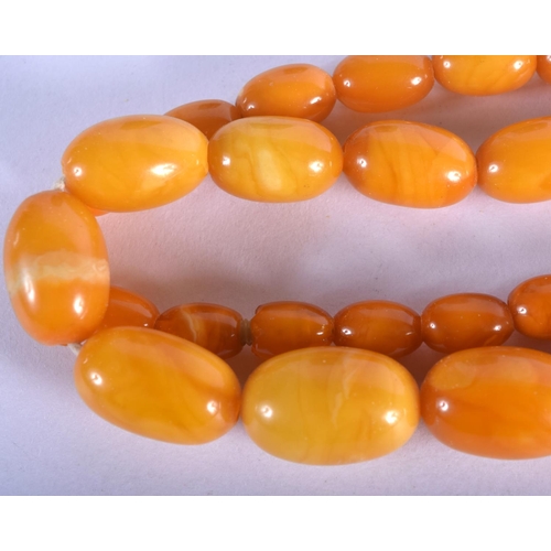 821 - AN AMBER NECKLACE. 20 grams. 48 cm long.