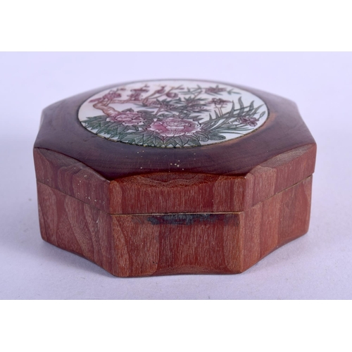 825 - A JAPANESE WOOD AND SHELL BOX. 44 grams. 6 cm wide.