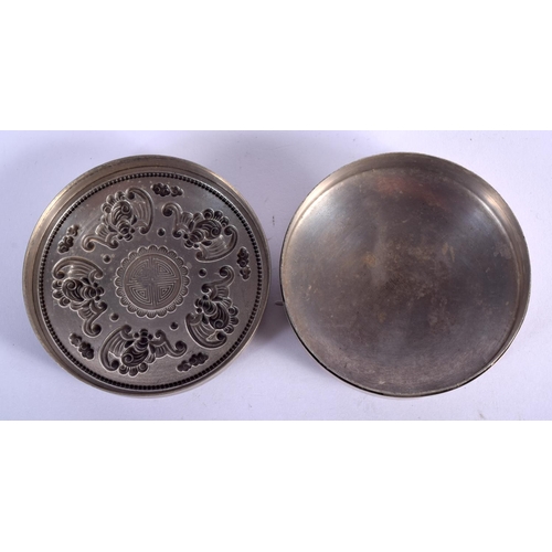 829 - A CHINESE WHITE METAL BOX 20th Century. 69.8 grams. 8 cm diameter.