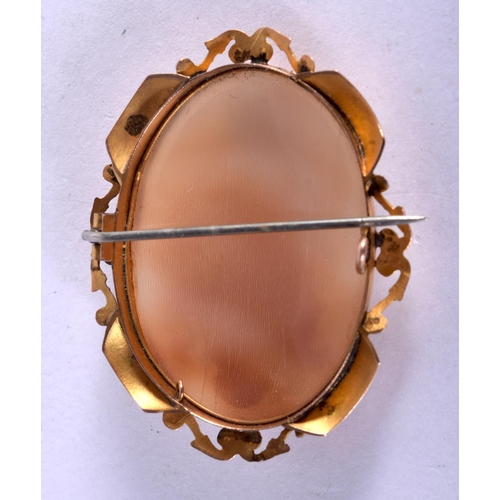 841 - A 9CT GOLD AND CAMEO BROOCH. 5.5 grams. 4 cm x 3 cm.