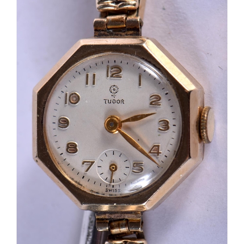 860 - A 9CT GOLD LADIES TUDOR WRISTWATCH. 16.7 grams. 2.25 cm wide inc crown.