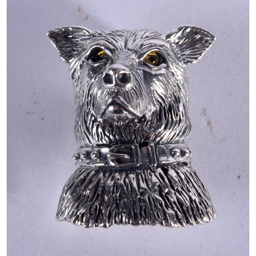 883 - A SILVER DOG BROOCH. 10 grams. 3 cm x 2.25 cm.